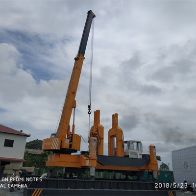 Jack in machine and injection machine and sheet pile driver